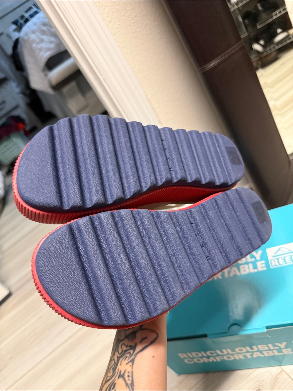 Reef Women’s High Water Vista Firecracker Sandals - Picture 3 of 5